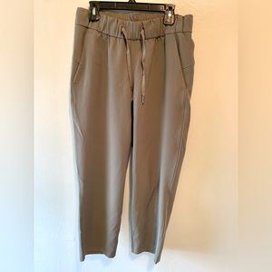 lululemon 
On the Fly Crop 
Like new
Condition: Great